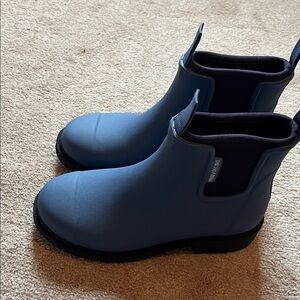 Merry People rain boots size 38